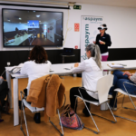 Los fisioterapeutas de ASPAYM Castilla y León prueban las gafas con integración de realidad virtual mixta en el marco del proyecto LOWER LIMB